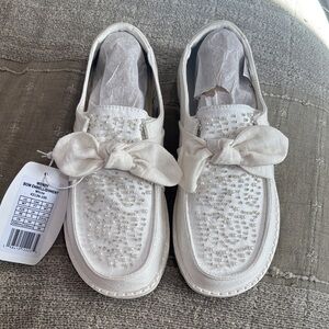 White bow embellishment hey dudes